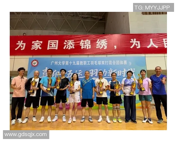 广州羽毛球队在世界锦标赛积分榜上以71分稳居第一名表现出色