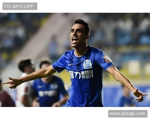 广州足球队以82分稳居联赛积分榜首位展现强劲实力 广州足球队以82分稳居联赛积分榜首位展现强劲实力