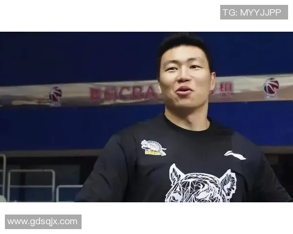 李根：从篮球场上的闪耀明星到生活中的坚韧奋斗者