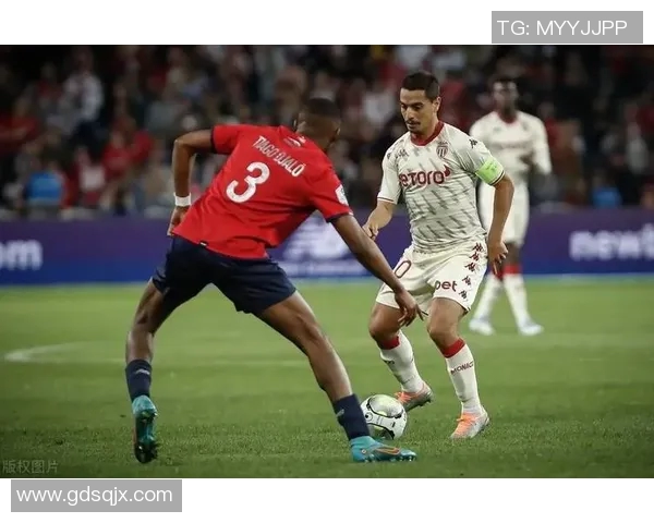 本菲卡与那不勒斯激战正酣谁能在欧冠赛场笑到最后