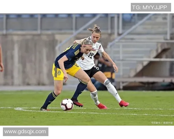 端典女足迎战加拿大队全力争胜展现拼搏精神与团队合作 端典女足迎战加拿大队全力争胜展现拼搏精神与团队合作