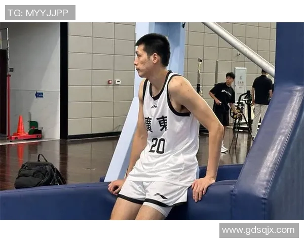 任骏飞领衔广东队奋战CBA赛季展现篮球才华与团队精神的完美结合