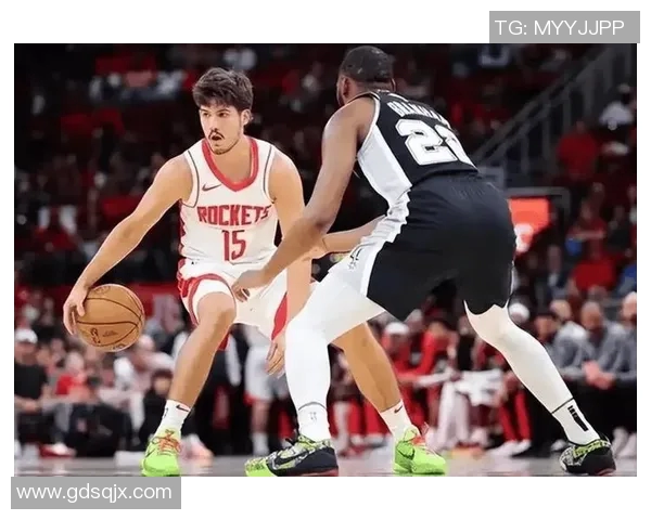 周一303热火与火箭激战一触即发谁能在NBA赛场上笑到最后