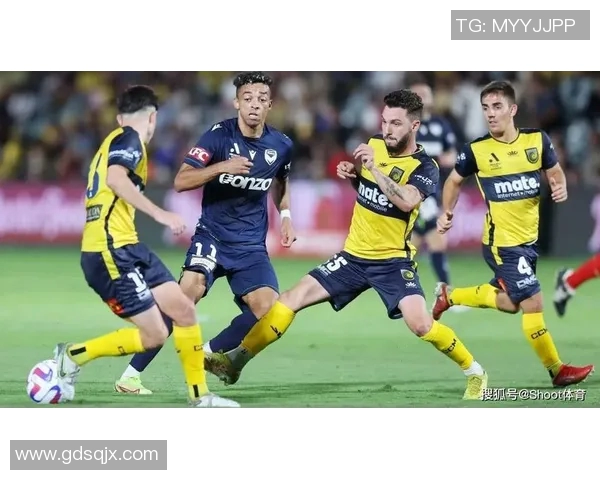 格拉夫与罗达的精彩对决揭示足球战术与团队协作的完美结合