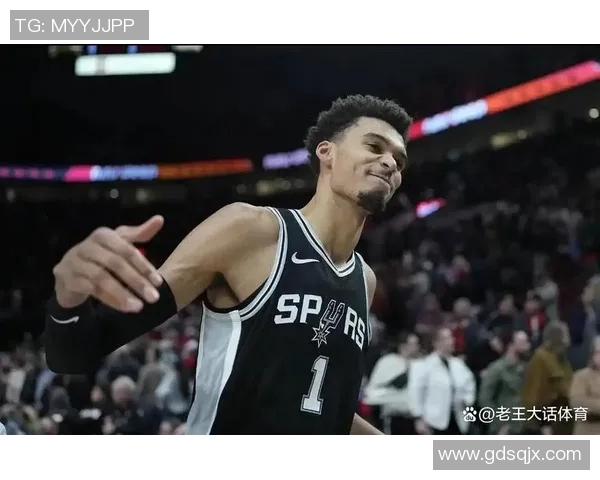 马刺与灰熊夏季联赛精彩对决球员表现引发球迷热议 马刺与灰熊夏季联赛精彩对决球员表现引发球迷热议