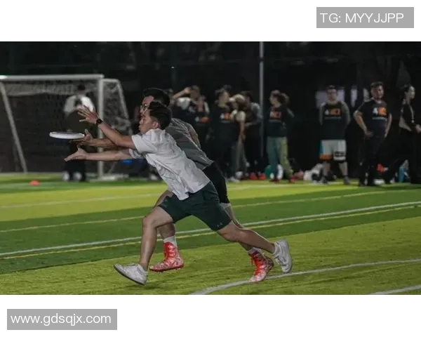 广州飞盘队与深圳飞盘队赛后复盘探讨团队协作的关键因素与表现